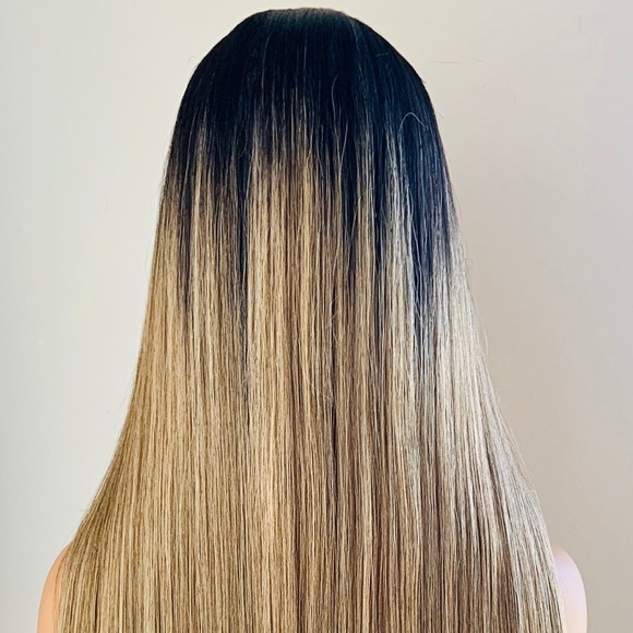 Gorgeous 36” Golden Blonde Lace Front Synthetic Wig - Picture 11 of 12